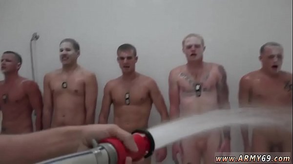 Жёсткий армейский трах голых мужиков в душе