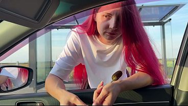 Молодая сучка жаждет жесткого анального ебания и кончания в лицо