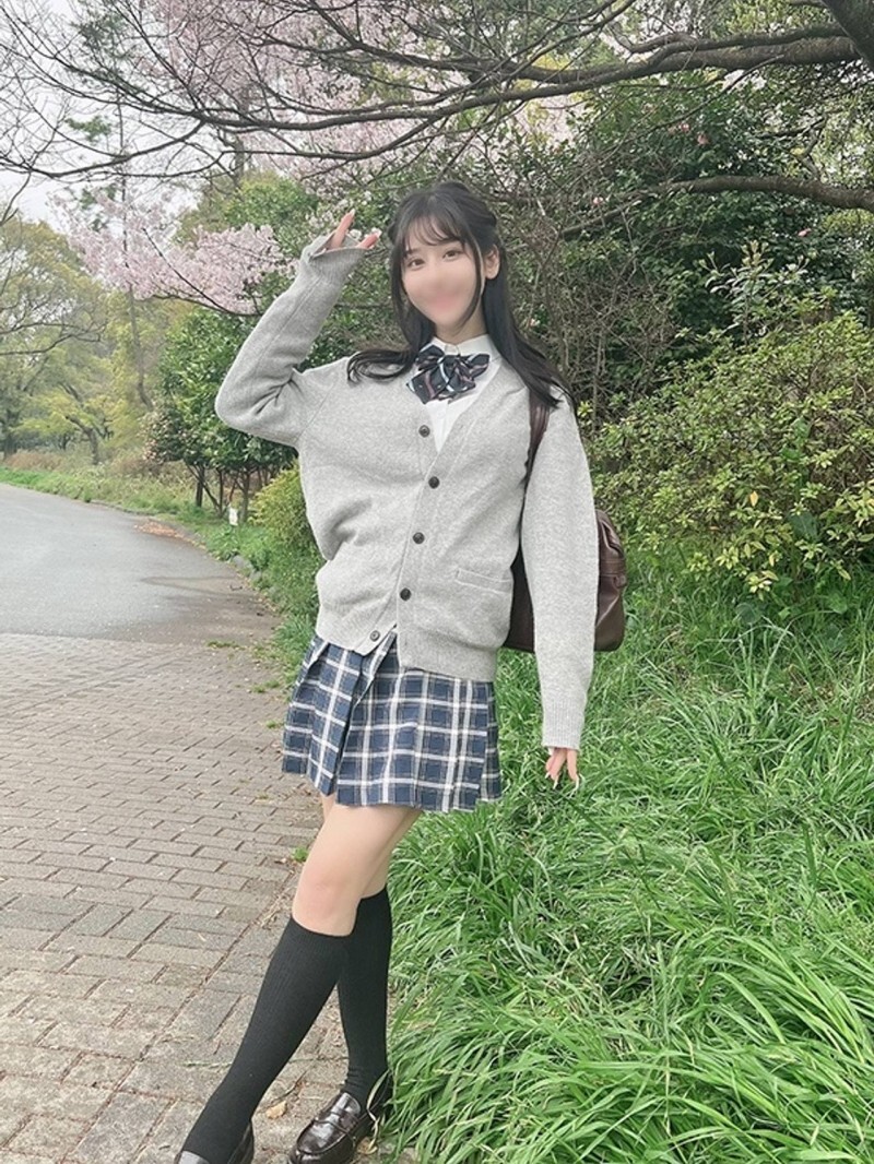 Fairskinned Emi-chan: 18-Year-Old Tea Club Beauty's Spring Awakening