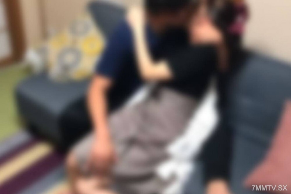 Cenas Quentes: Dois Paus Massageando e Beijando