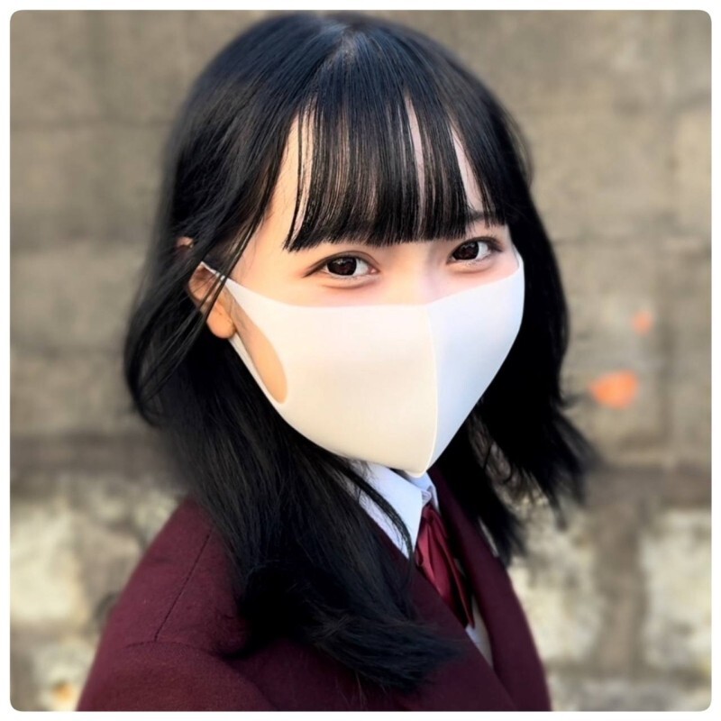 HighQ Momona-chan: The Uncensored Story of an Idol Trainee's Forbidden Debut