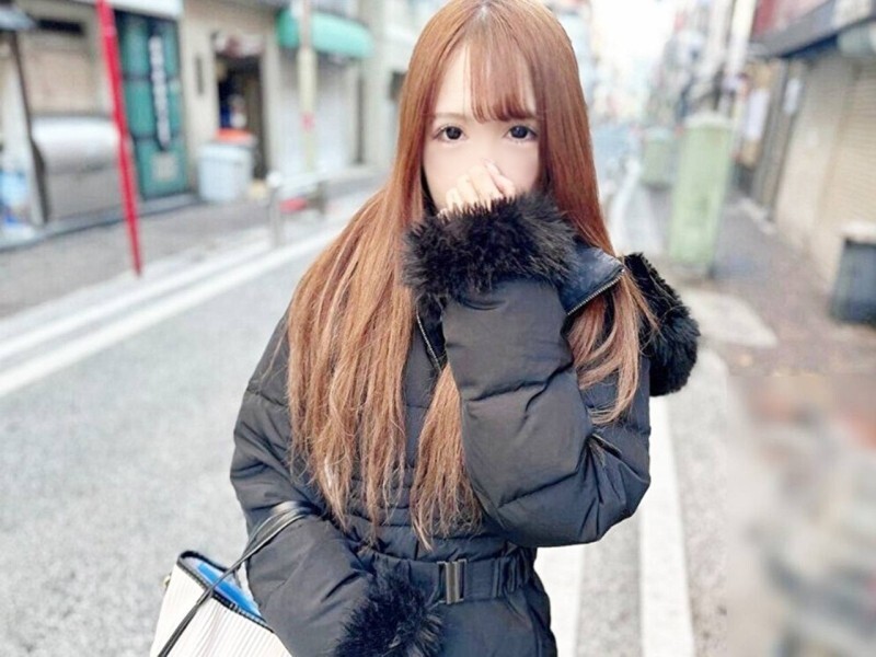 Slender Beauty Seduction: Exclusive Hotel Encounter with Stunning Salon Worker